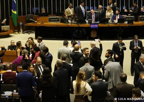 Câmara acelera processo de cassação contra Eduardo Bolsonaro por faltas excessivas