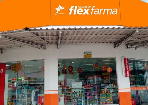 Bandidos armados roubam drogaria, fogem a pé e acabam presos em Manaus