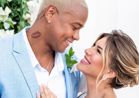 Lore Improta e Leo Santana anunciam gravidez