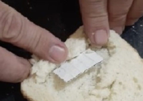 Mulher tenta entrar na prisão com 1,6 papéis de LSD em pão