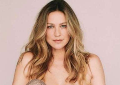 'Gata de botas', diz Luana Piovani ao publicar fotos em que aparece nua