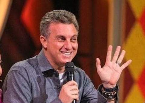 Luciano Huck se emociona no último 'Caldeirão': '21 anos de transformação'