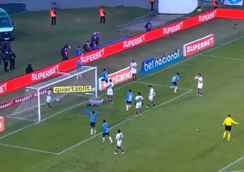 Fluminense perde para o Grêmio e se afunda na lanterna do Campeonato Brasileiro