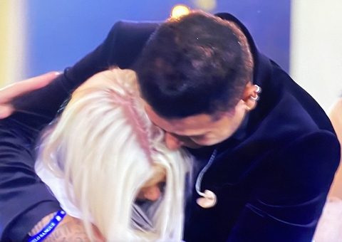 Vídeo: Luísa Sonza e Thierry se emocionam em tributo a Marília Mendonça