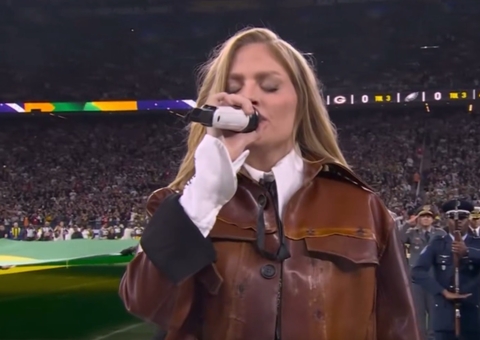 Luísa Sonza canta Hino Nacional na abertura do 1º jogo da NFL no Brasil; vídeo
