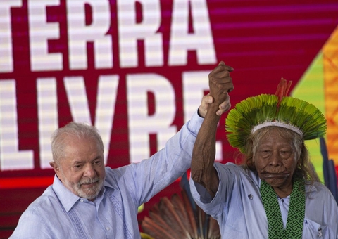 Lula assina demarcação de seis terras indígenas