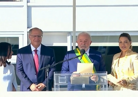 Após receber faixa, Lula diz que vai governar para todos e chora ao falar de luta contra fome