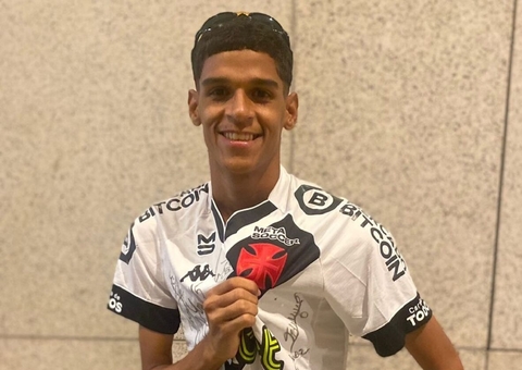 Luva de Pedreiro aparece com camisa do Fla na Globo e revolta vascaínos