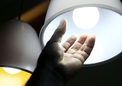 Conta de luz segue com bandeira vermelha em setembro