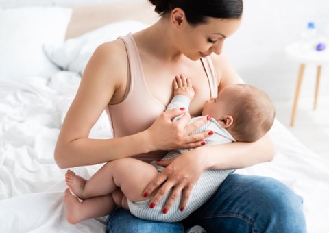 Amamentação ajuda a prevenir câncer de mama e outras doenças