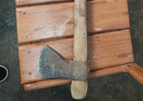 Homem leva machadada do filho no Dia dos Pais no Amazonas