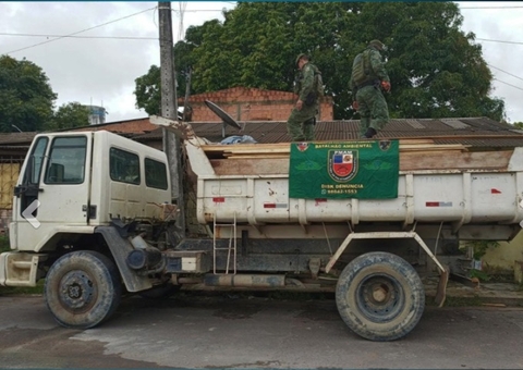 Carregamento de madeira avaliado em quase R$250 mil é apreendido em Manaus