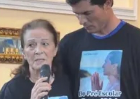 ‘Sei que ele já chegou ao céu’, diz mãe de Jeff Machado na despedida do ator em SC