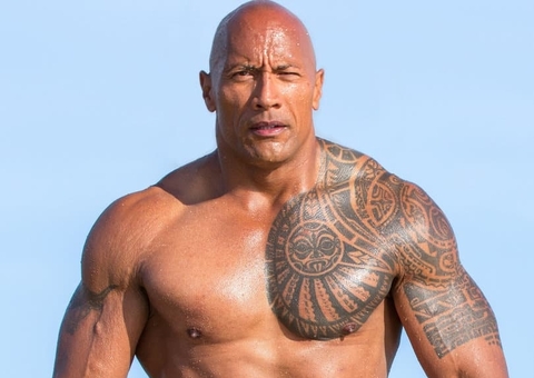 Dwayne Johnson passa por 30 horas de sessões para retocar tatuagem