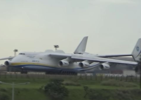 Maior avião do mundo é destruído durante invasão russa na Ucrânia