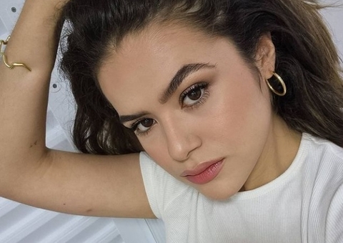 Maisa posta fotos raras de biquíni e arranca elogios: 'espetáculo'