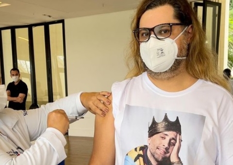 Majella se vacina contra Covid-19 e faz homenagem emocionante a Paulo Gustavo
