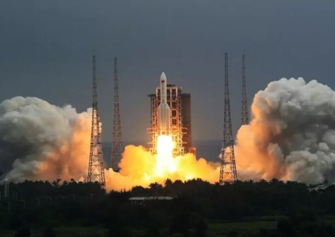 Partes de foguete chinês caem próximo às Maldivas 