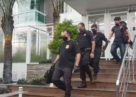 PF deixa condomínio com malotes de documentos apreendidos em Manaus