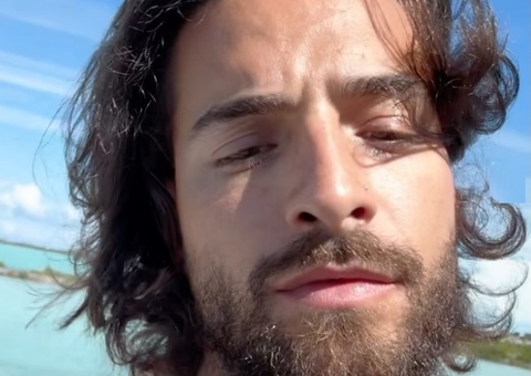 Maluma posa ao lado da namorada grávida; casal espera 1º filho