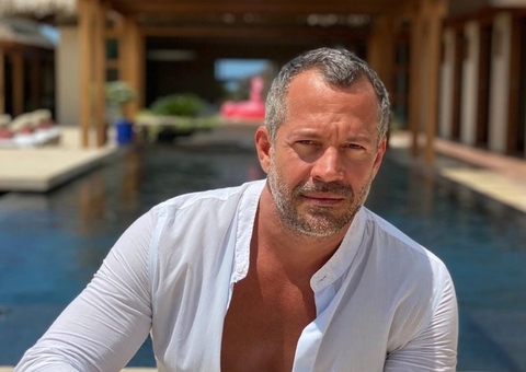 Malvino Salvador posa com filho caçula e bebê impressiona com semelhança