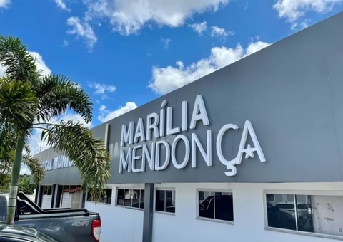 Hospital onde Marília Mendonça nasceu instala fachada com nome dela
