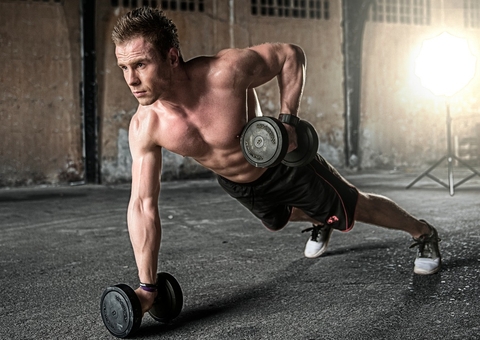 Quer ganhar músculos? Nutricionista destaca alimentos para hipertrofia