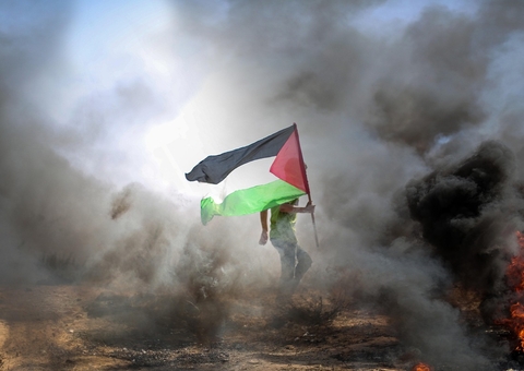 Em meio a negociações de cessar-fogo, ataque israelense mata jornalistas e civis em Gaza