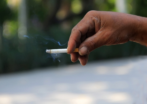 Pai tem visitas ao filho suspensas por ser fumante em Manaus