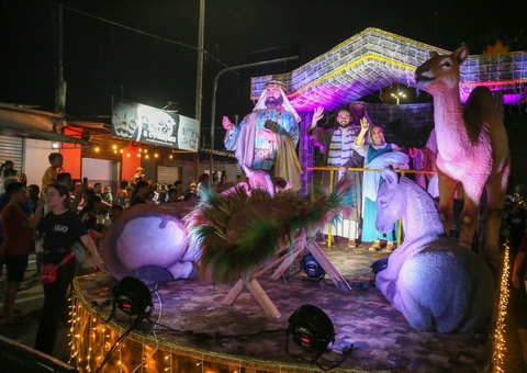 Mais de 10 mil pessoas prestigiam a 1ª Parada Natalina de 2024 