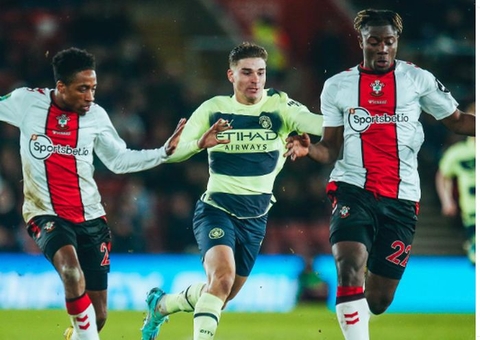 City goleia o Liverpool no Campeonato Inglês com segundo tempo avassalador