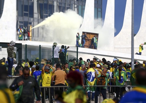 Metade dos presos pelos ataques golpistas em Brasília recebeu auxílio