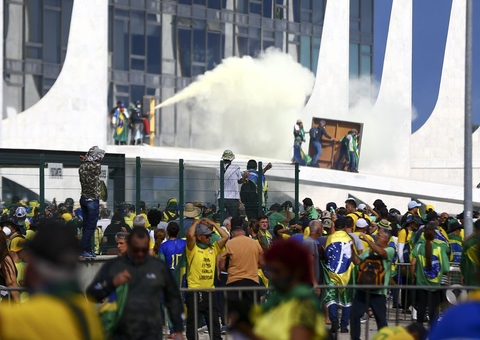  'Deus, Pátria, Família, Liberdade' foram palavras gritadas por vândalos em Brasília