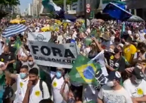 Manifestantes pedem Fora Bolsonaro na Avenida Paulista em ato com 'racha' da oposição