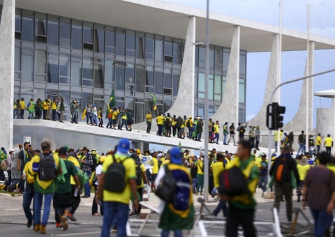 STF inicia julgamento de denúncias contra envolvidos em atos golpistas