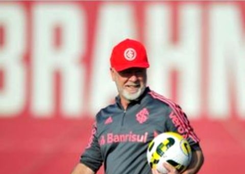 Mano despista sobre Corinthians e diz que quer cumprir contrato com Inter