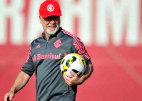 Mano Menezes tem negociação para ser técnico da seleção do Paraguai