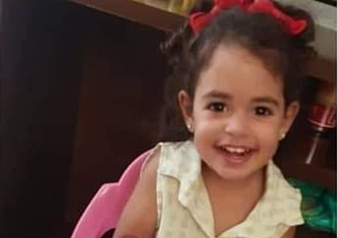 Mulher é suspeita de esfaquear e jogar a filha ainda viva em rio