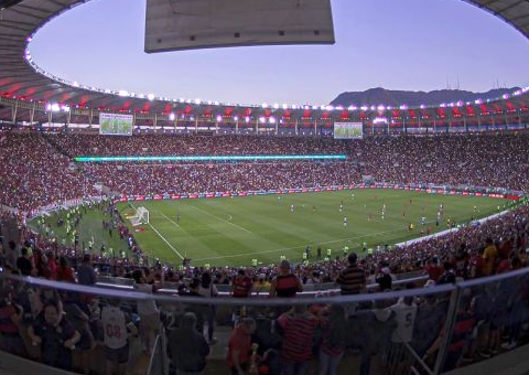 Longe do ideal, gramado do Maracanã suporta jogo do Flu antes de fechamento
