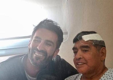 Equipe médica que tratou de Maradona é acusada por homicídio na Argentina
