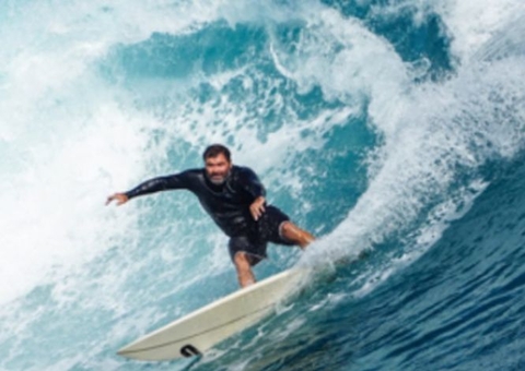 Surfista brasileiro, Márcio Freire morre após acidente nas ondas de Nazaré