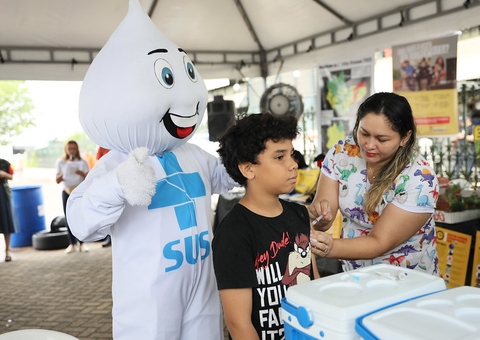 Manaus tem 8 pontos de vacinação contra dengue neste sábado