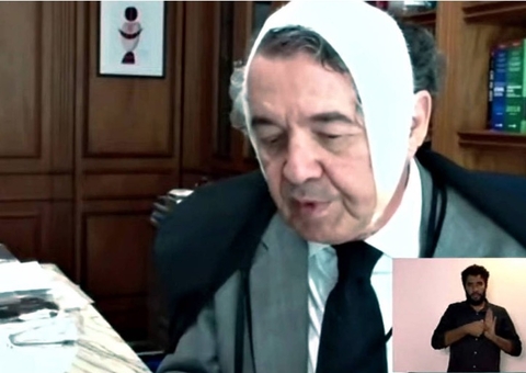 Marco Aurélio aparece com a cabeça enfaixada em sessão do Supremo após cirurgia