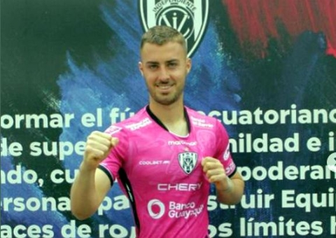 Goleiro que teve mesmo diagnóstico de Messi troca Grêmio por algoz do Flamengo