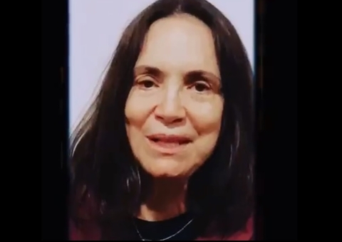 Regina Duarte se retrata com Lula após notícia falsa sobre Marisa Letícia