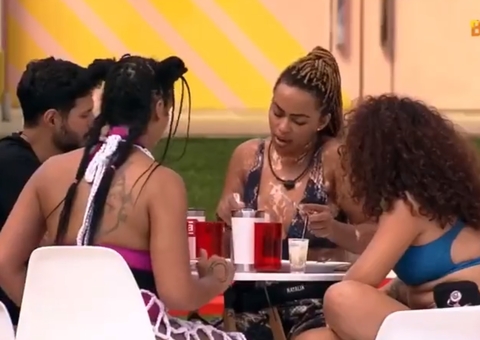BBB 22: Natália diz na cara de Maria que ela ‘fica em cima do muro’