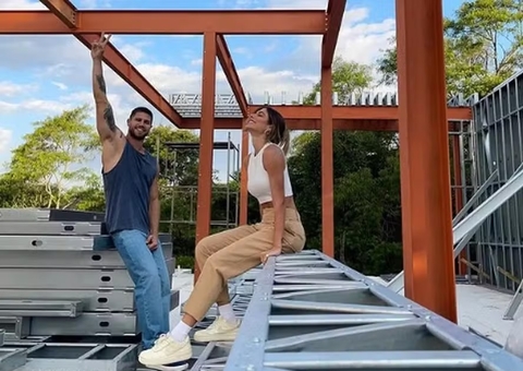 Jonas Sulzbach mostra obras de mansão que está construindo com a ex, Mari Gonzalez