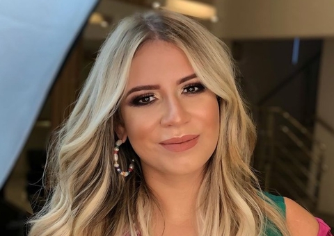 Marília Mendonça posa de biquíni e exibe corpo sequinho 