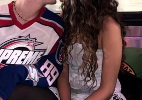 Marina Sena e Juliano Floss assumem namoro com fotos em viagem a Europa