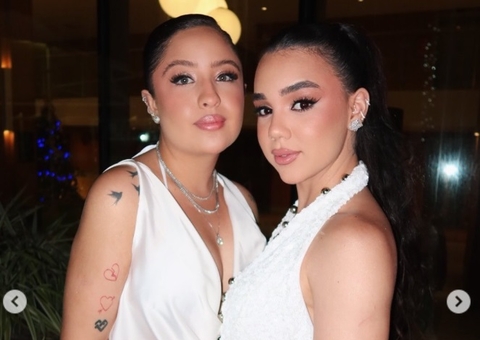 Mari Fernandez fica sem graça com pedido íntimo de namorada durante live